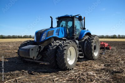 Tracteur bleu avec charrue
