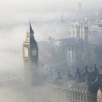 Un épais brouillard frappe Londres