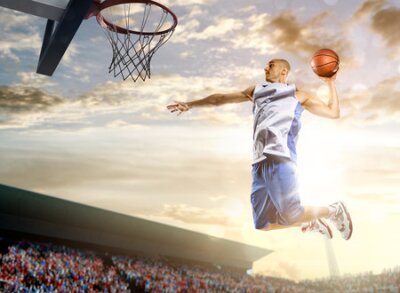 Poster  Un joueur de basket-ball qui marque un point