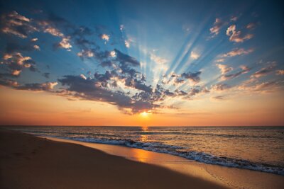 Poster  Un magnifique coucher de soleil sur la mer