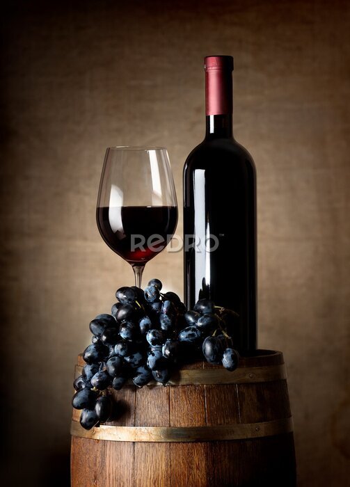 Poster  Un verre et une bouteille de vin rouge