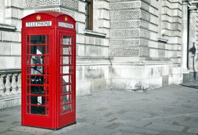 Poster  Une cabine téléphonique rouge dans une rue de Londres