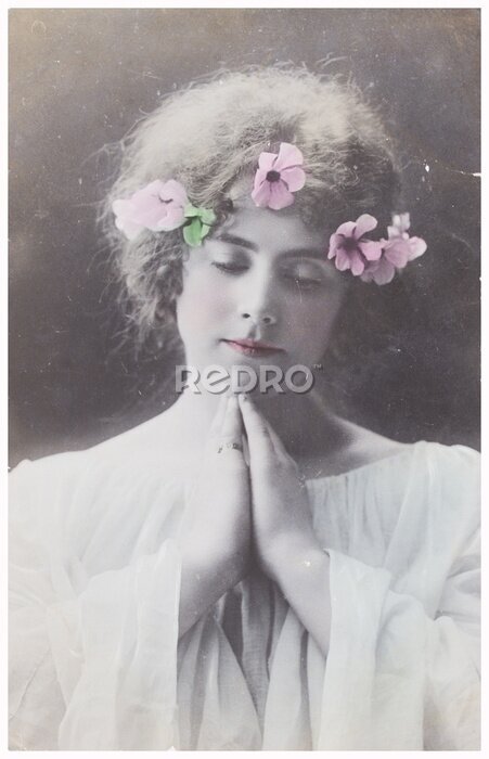 Poster  Une femme avec des fleurs dans les cheveux