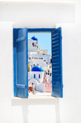 Une fenêtre bleue avec vue sur Santorin