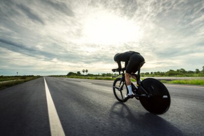 Poster  Vélo avec pneus noirs sur la route