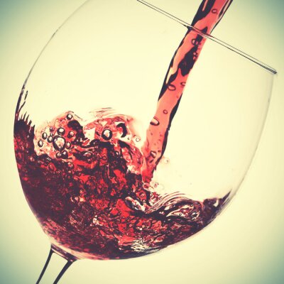 Verser de vin rouge