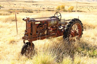 Poster  Vieux tracteur rouillé abandonné