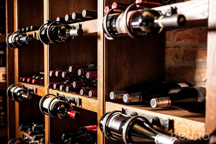 Poster  Vignoble moderne avec des bouteilles