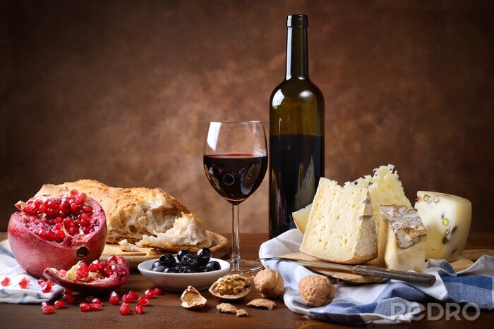 Poster  Vin rouge, fromage, noix, olives grenade, et le pain