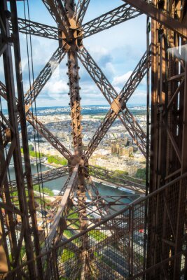 vista di Parigi dall'ascensore della torre Eiffel