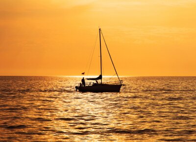 Voilier fond coucher de soleil