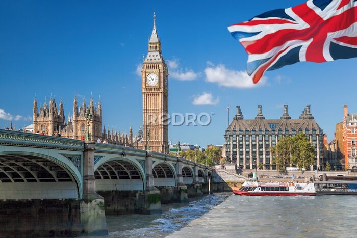 Poster  Vue de Big Ben et du Parlement avec un bateau sur la Tamise