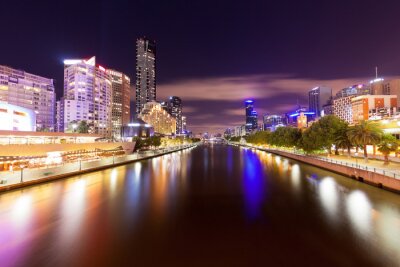 Vue de la rivière Yarra à Melbourne la nuit