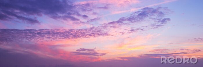 Poster  Vue panoramique d'un ciel rose et violet au coucher du soleil