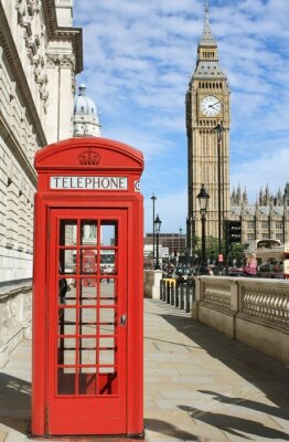Poster  Vue sur la rue de Londres avec cabine téléphonique