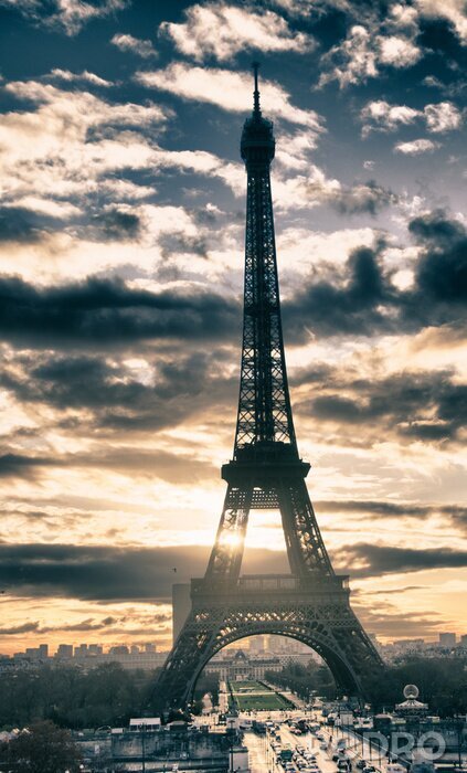 Sticker  Architecture ombragée sur fond de nuages