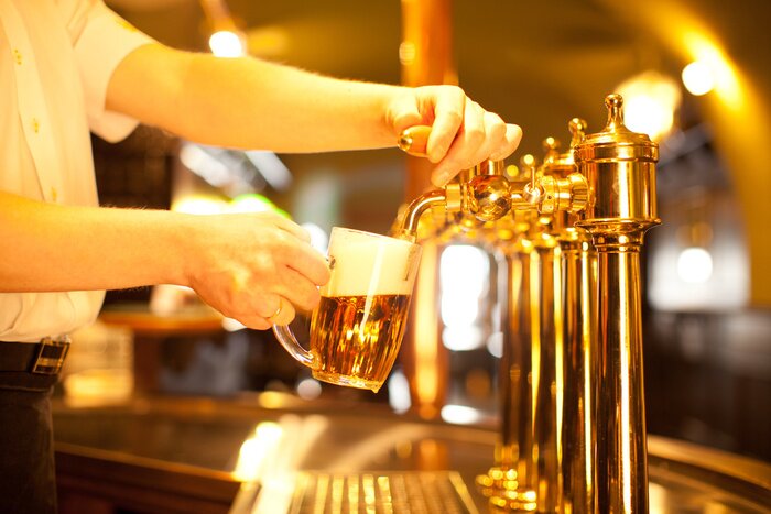 Sticker  Barman servant une bière