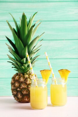 Sticker  Boissons sucrées à l'ananas dans des bocaux