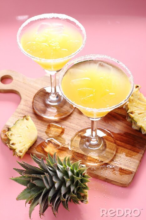 Sticker  Boissons sucrées à l'ananas dans des verres triangulaires