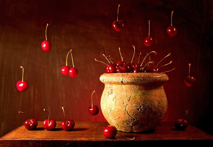 Sticker  Cerises tombant dans un vase