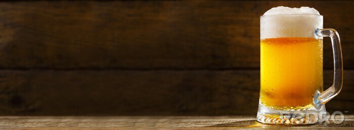 Sticker  chope de bière sur une table en bois