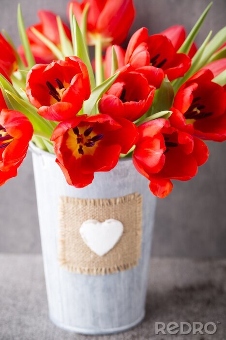 Sticker  Close up de tulipes dans un seau