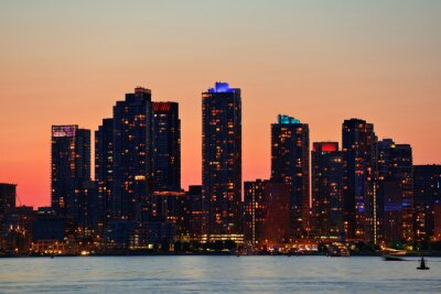 Coucher de soleil derrière le panorama de Toronto