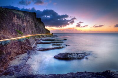 Falaises et route en bord de mer
