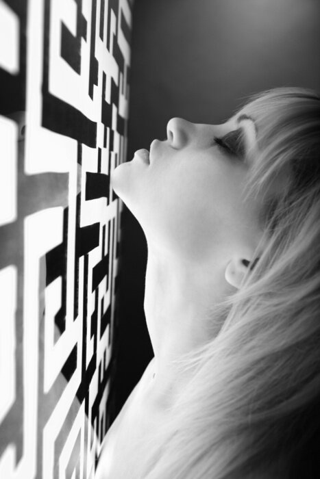 Sticker  Femme avec un motif noir et blanc