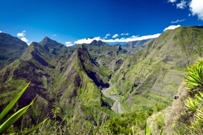 Hautes montagnes et ciel