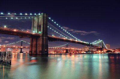 La nuit et le pont de Manhattan