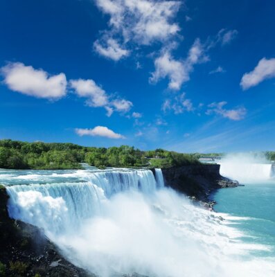 La rivière Niagara par temps ensoleillé