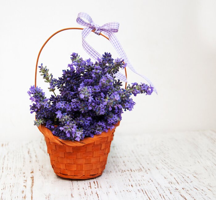 Sticker  Lavande dans un panier en osier