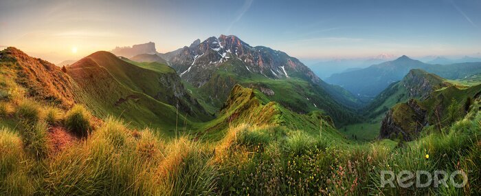Sticker  Montagnes dans le brouillard le matin