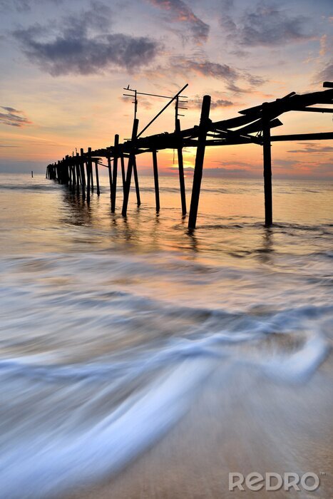 Sticker  Passerelle ancienne sur fond de ciel