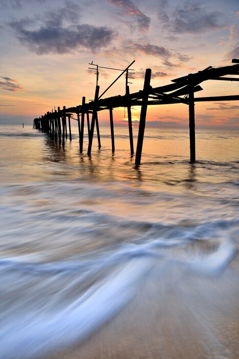 Sticker  Passerelle ancienne sur fond de ciel