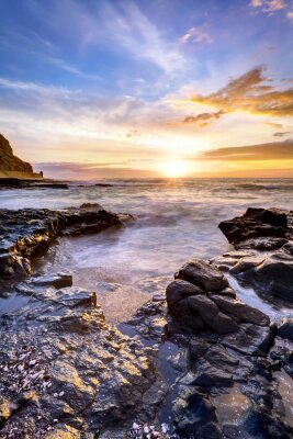 Paysage de mer avec coucher de soleil