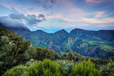 Paysage de montagne avec fond de ciel