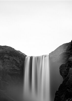 Sticker  Paysage en noir et blanc avec la cascade de Skogafoss
