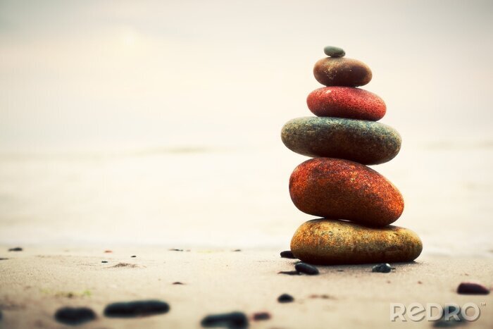 Sticker  Pierres pyramide sur le sable symbolisant zen, harmonie, équilibre