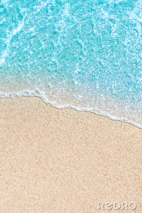 Sticker  Plage de la mer et vague douce de l'océan bleu. Concept de vacances et de voyage d'été. Copier l'espace