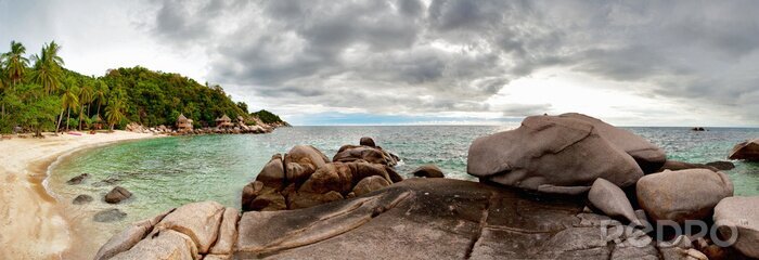 Sticker  Plage tropicale sous un ciel sombre. Thaïlande. Panorama cousu