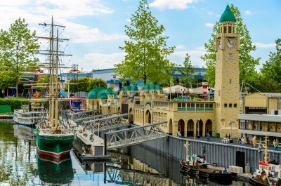 Sticker  Port avec navires en allemand Legoland