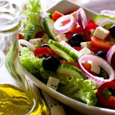 Salade grecque avec l'huile d'olive