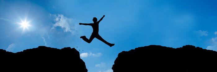 Sticker  sautant par-dessus un précipice entre 2 montagnes - 3 à 1 - g1382