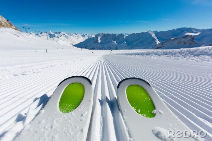 Sticker  Skis sur piste de ski