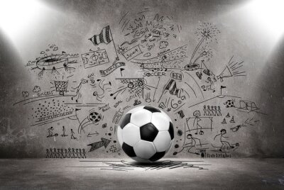 Un ballon de football avec un mur de béton en arrière-plan