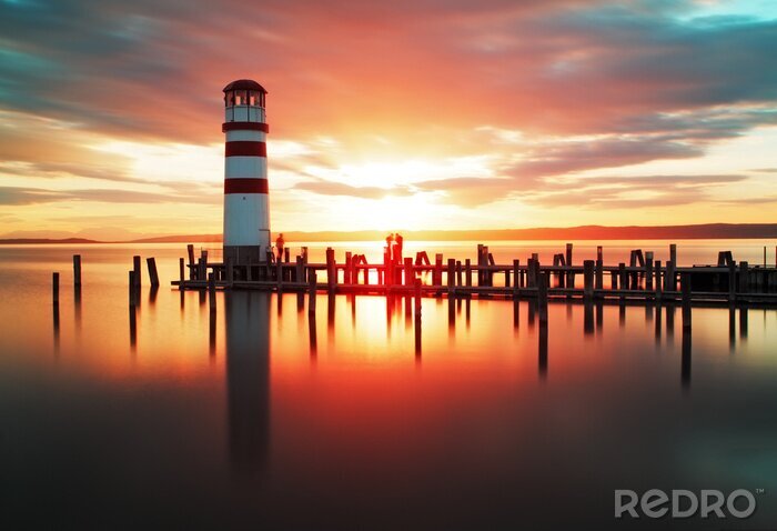 Sticker  Un phare avec le soleil levant en arrière-plan