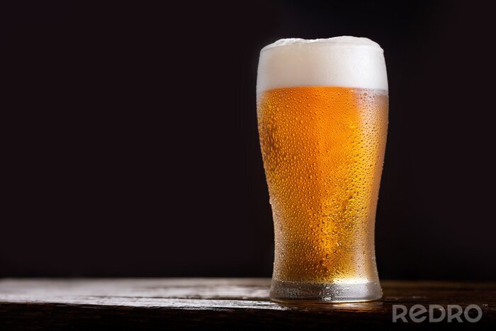 Sticker  Verre à bière avec des gouttes d'eau