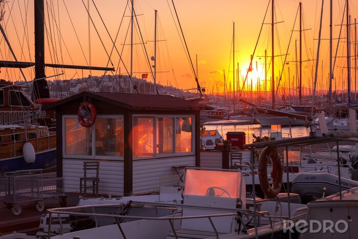 Sticker  Voiliers dans le port au crépuscule
